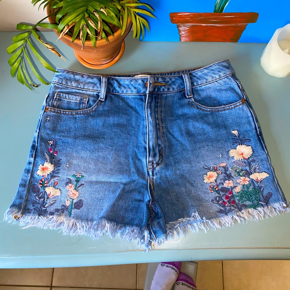 Forever 21 embroidered high waisted denim fringed shorts
